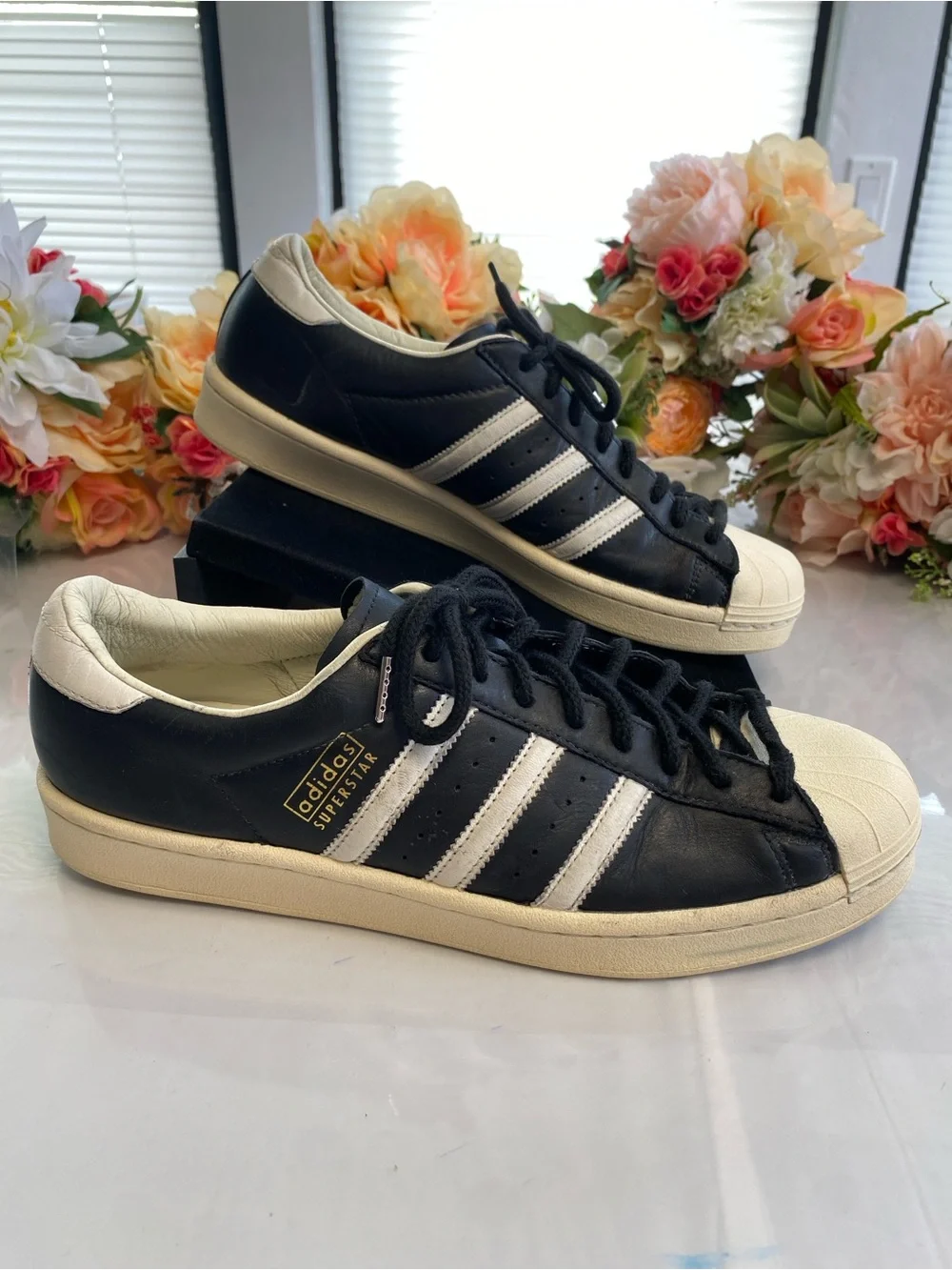 adidas Originals Superstar Leather Shell Toe Sneaker Black White Men’s 10 AJ0325